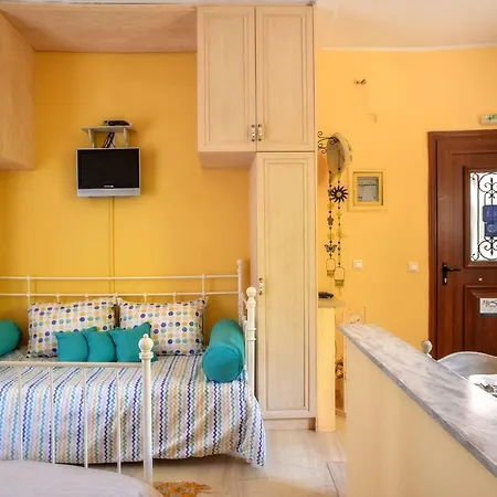 Yiannas Apartment *